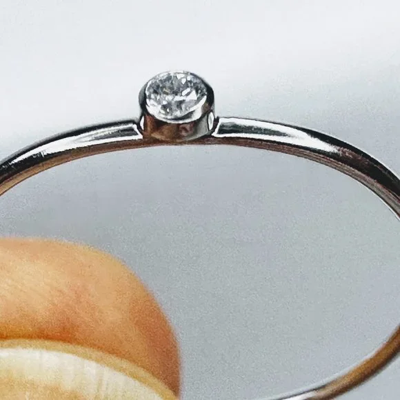 14K white gold 0.03ct G/VS2 round brilliant Solitaire Diamond stackable ring sz6 - Picture 5 of 7